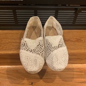 Toms Cream Lace Shoes
